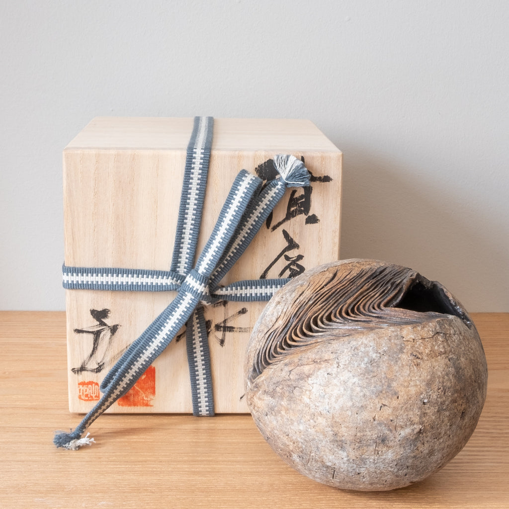 Stunning Izumita Yukiya layered vase, handmade in Japan