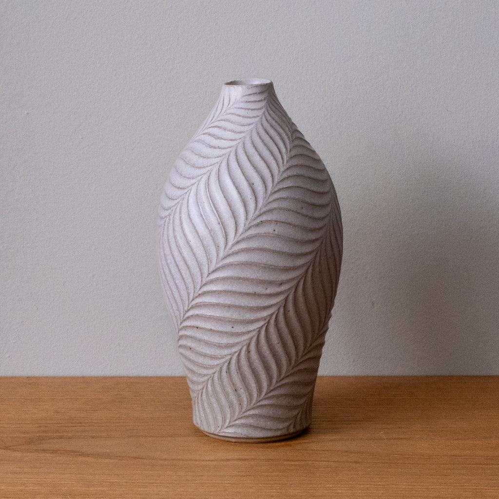 Hand carved Jaonese vase, white, stoneware