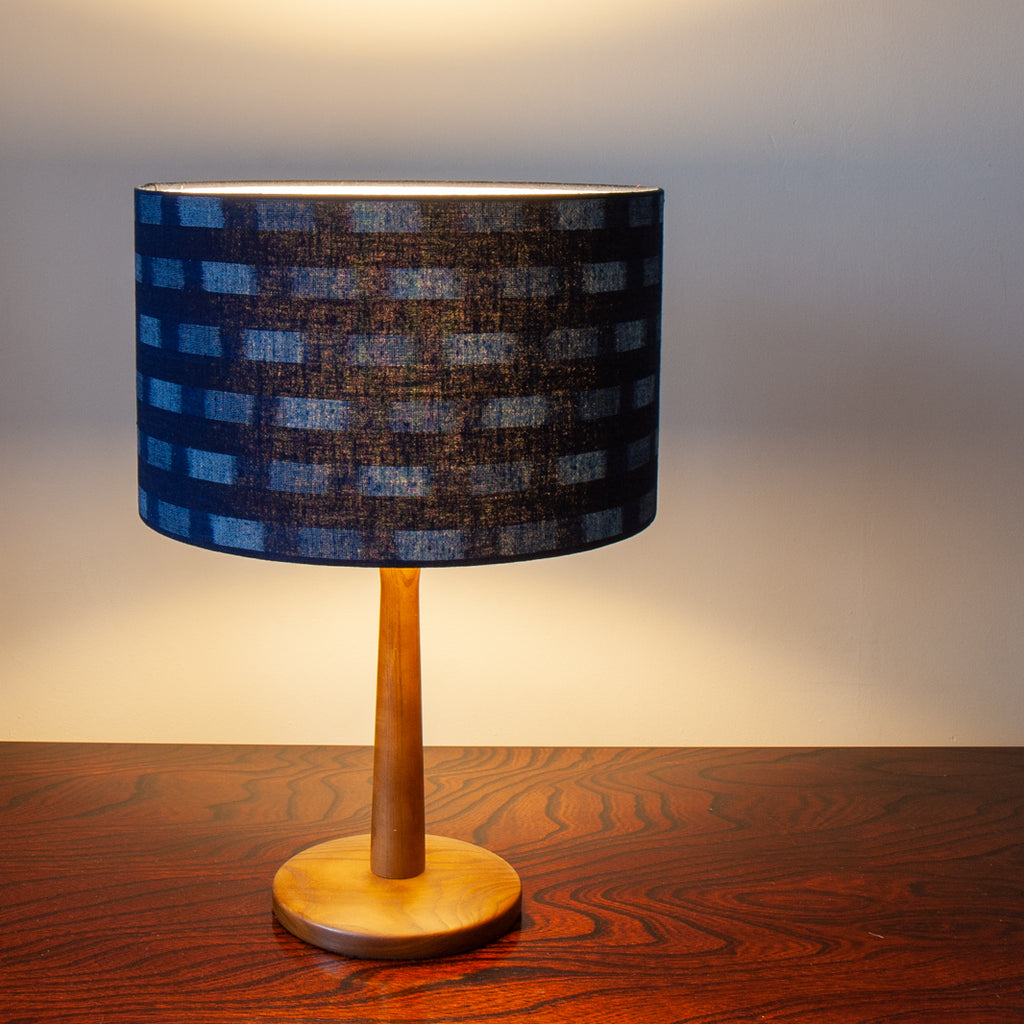 Lampshades with shades of blue, woven in Japan